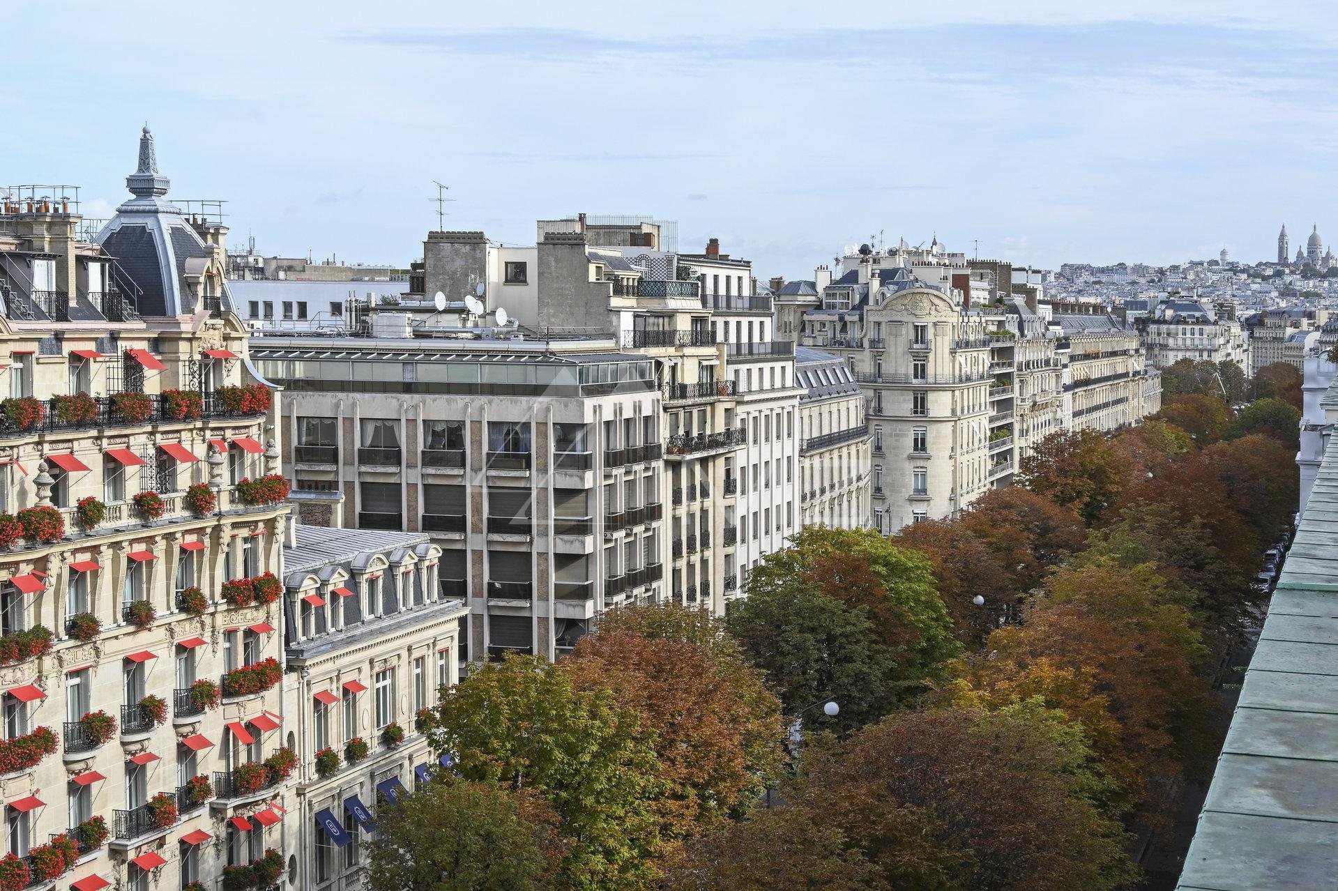 Paris 8th Triangle d or avenue Montaigne For sale le de